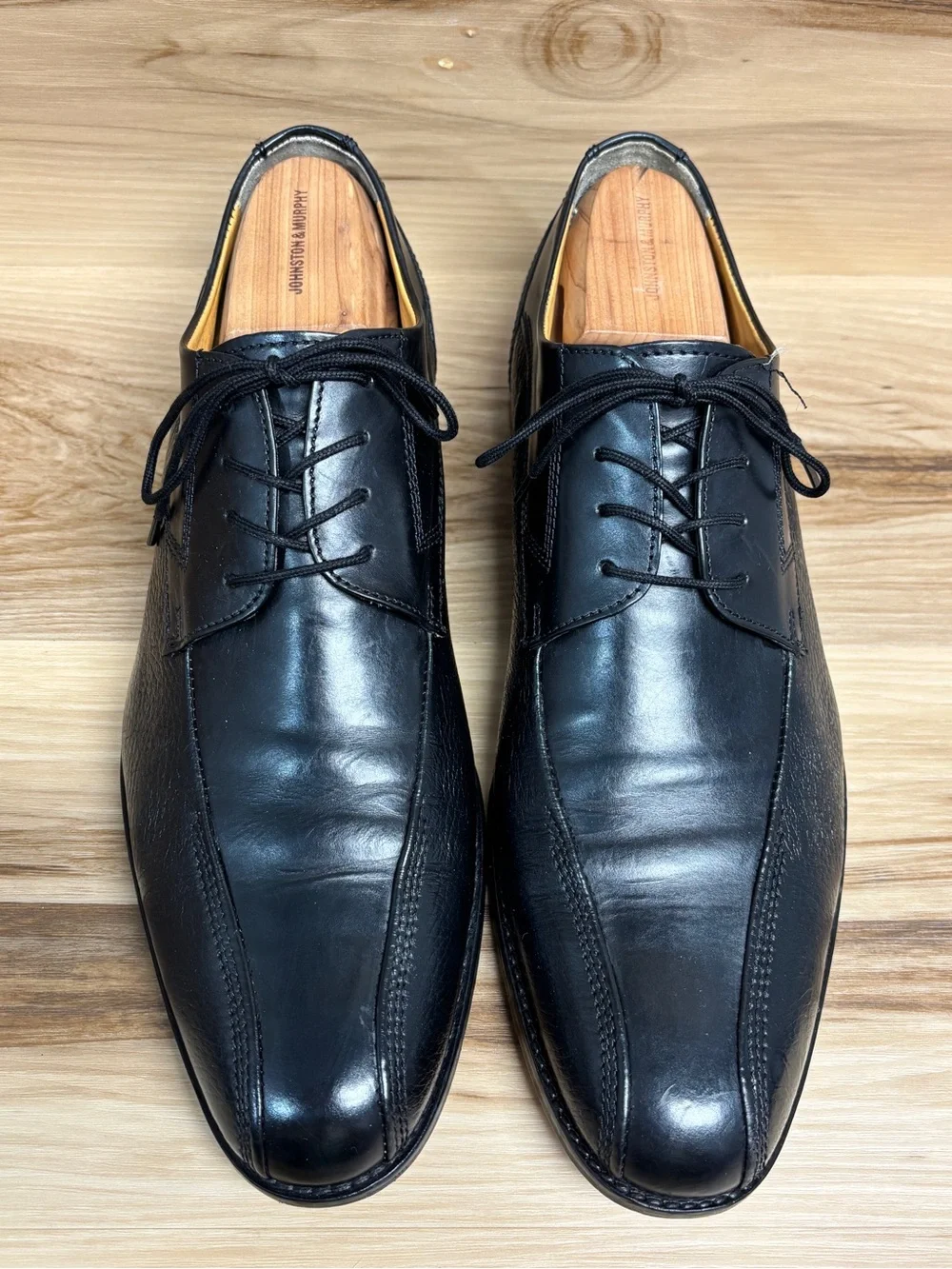 Johnston & Murphy dress shoes featuring smooth and textured leather size 11